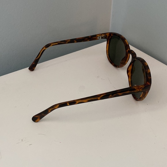 Sunglasses - Picture 4 of 4